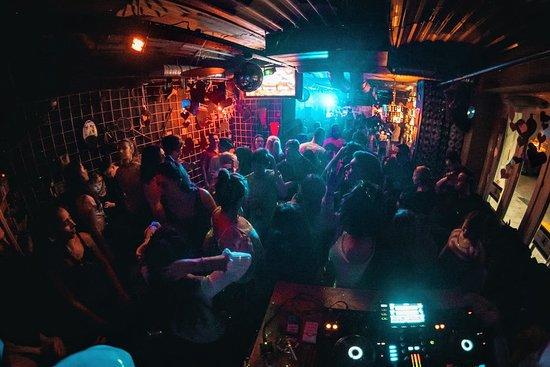 Hangout Bar